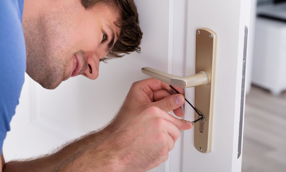 How to Pick a Door Lock with a Bobby Pin